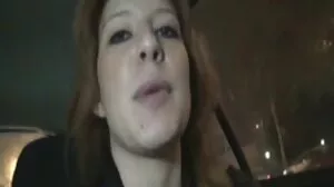 Porno w okularach z seksowną Alex Coal z grupowy sex analny Mofos