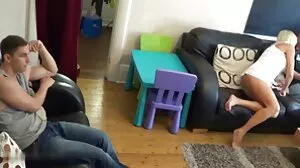 Scena anal filmy na pieska z uwodzicielską Ellen Betsy z Private