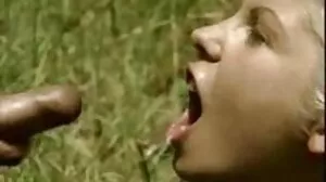 Scena misjonarska z ładną Jeniffer z filmiki sex analny Porn World