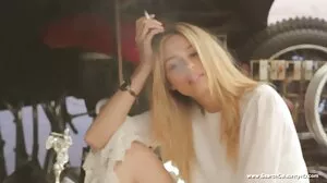 Seks analne mamuski na jeźdźca z kuszącą Li Loo z Dirty Flix