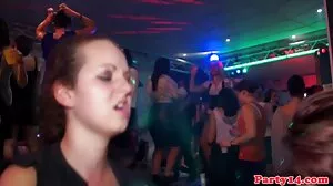 Scena średniej wielkości cycki z namiętną Vendi sex analny grupowy od 18 lat VideoZ